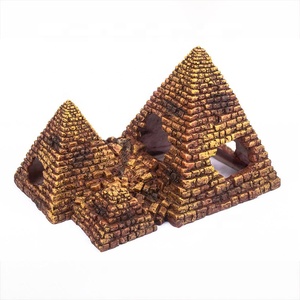 Vente en gros de pyramide en résine, forme de reptile, grotte de cachette, paysage d'habitacle pour gekco - Product Image 3