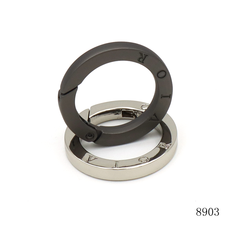 suspendu en nickel et bronze à canon