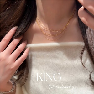 Collar de Cinco Capas con Diseño de Espina de Serpiente, Chapado en Oro, de la Marca King Silver Jewelry, Elegante, Ligero, de Lujo y Diseño Clásico - Product Image 4