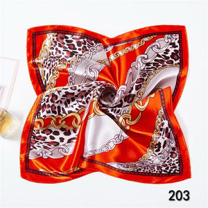 Pañuelo Cuadrado de Satén con Estampado de Leopardo Naranja y Cadena Dorada, Decoración para Bolsos y Accesorios para la Cabeza para Mujer <span class=keywords><strong>203</strong></span> - Product Image 1