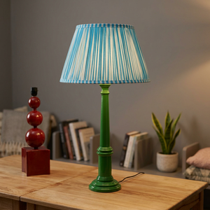 Lámpara de Mesa de Metal Hecha a Mano de Lujo con Pantalla de Tela Azul a Rayas, Estilo Empire, Ecológica y Decorativa para Sala de Estar, Venta al Por Mayor - Product Image 1