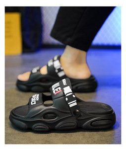 รุ่นรองเท้าแตะกีฬากันลื่น รองเท้าชายหาดสำหรับใช้ในบ้านสุดเท่สำหรับคู่รัก รองเท้าแตะเอเวอร์กรีนโฟร์ซีซั่นส์ - Product Image 1