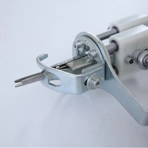 Mayorista 2 en 1 Fabricante de mechones eléctricos máquina de fabricación de alfombras pila de pelo de bucle de ak-2 <span class=keywords><strong>pistola</strong></span> de mechones de alfombra de <span class=keywords><strong>mano</strong></span> para bricolaje - Product Image 2