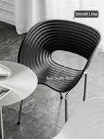 Chaise de salle à manger moderne en forme de coquille avec accoudoirs et dossier, pieds en acier, mobilier minimaliste pour la maison et l'hôtel
