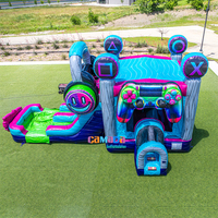 Combo gonflable à thème Gamer : château gonflable, toboggan aquatique, piscine, manette de jeu, trampoline, moonwalk