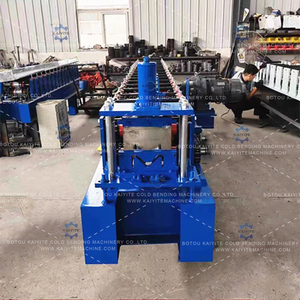 Machine de formage à froid de gouttières de toit de type M avec pompe à moteur pour tôles galvanisées, pour matériaux de construction - Product Image 5