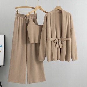 Vente en gros d'ensembles de vêtements d'<span class=keywords><strong>hiver</strong></span> personnalisés pour filles, pulls en tricot décontractés et pantalons, ensembles de 2 pièces pour femmes, cardigan à lacets - Product Image 1