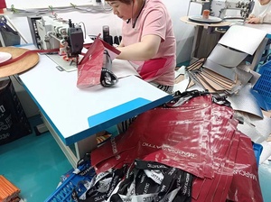Sacolas de Compras Reutilizáveis Personalizadas em PP Laminado com Logo Impresso - Product Image 6
