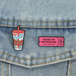 Pin de Esmalte Divertido HAPPYQUALITY con la Frase de Moda de Internet 'Delulu', Insignia de Solapa 'Billete para Delululand', Regalo al por Mayor - Product Image 6