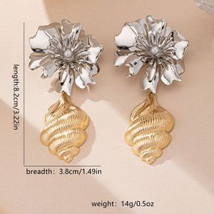 Pendientes de perlas de flores de dos colores Pendientes de concha de tendencia de moda para mujer - Product Image 5