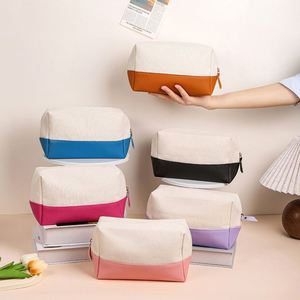 กระเป๋าเครื่องสำอางแฟชั่นขายส่ง ความจุเยอะ วัสดุ PU สำหรับเดินทาง ซิปสีทอง พู่ห้อย  โลโก้สั่งทำได้ พับเก็บได้  กระเป๋าผ้าแคนวาส - Product Image 4
