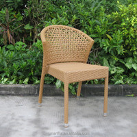 Chaise d'extérieur empilable en aluminium et rotin
