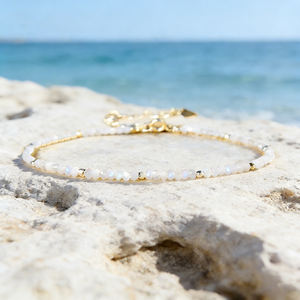 Pulsera de cuentas ajustable minimalista y delicada con piedra lunar blanca curativa, gema natural, chakra del Sol, regalo de moda de junio - Product Image 3