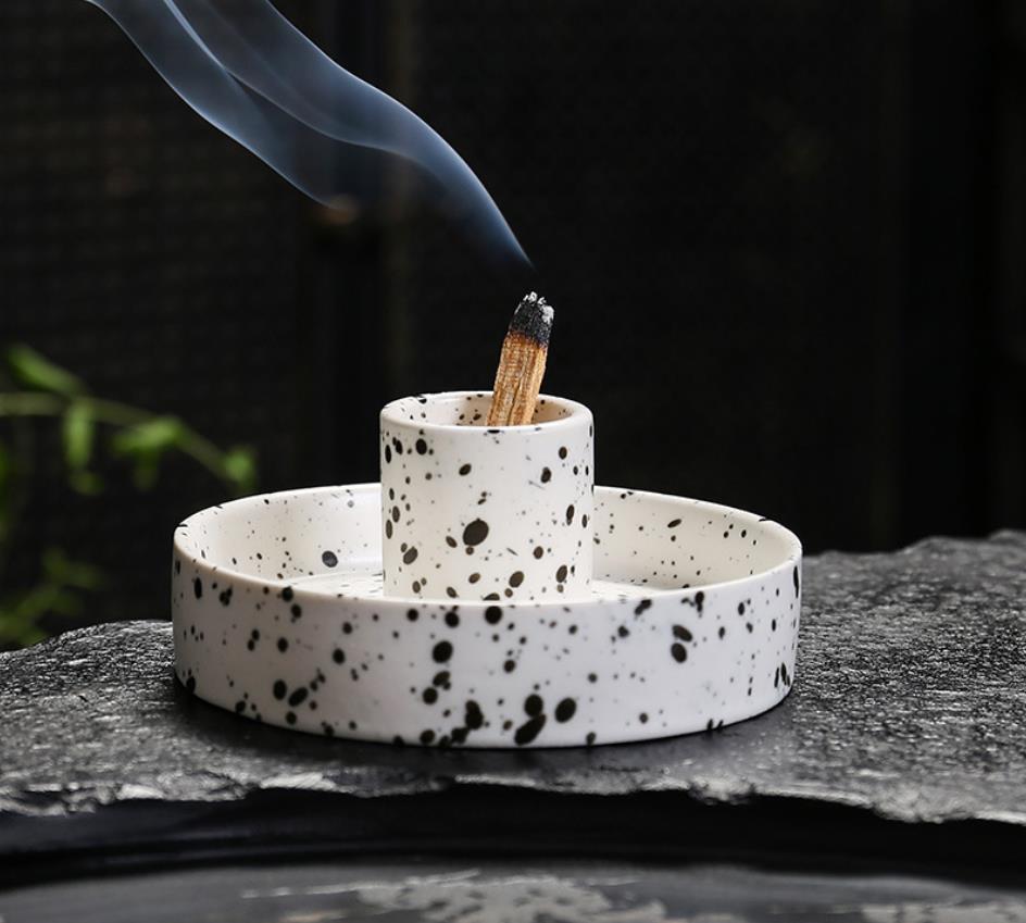 cigarette incense burner VA-SS25-BL028 CERAMIC VENDETTA ARCHIVE and Smoke Ember is a perfect blend of grit and opulence. Circa Brass Burner mrs.mandolin