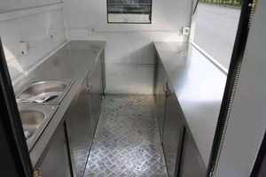 Remolque de Comida Tipo Food Truck con Cocina Completa para Venta en Europa - Product Image 3