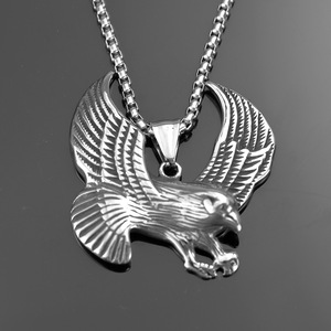 Collier avec pendentif aigle en acier inoxydable pour homme, design géométrique asymétrique, bijoux tendance - Product Image 2