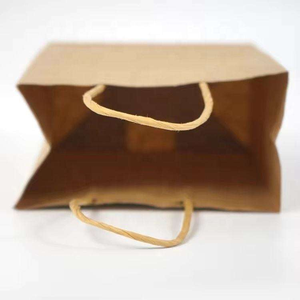 Sacs en papier kraft pour <span class=keywords><strong>courses</strong></span>, avec poignée découpée, en stock, blanc et brun, recyclés, pour la vente en gros, à emporter, avec logo - Product Image 4