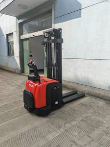 รถยกพาเลทไฟฟ้า WELIFTRICH คุณภาพสูง 2 ตัน ขับเคลื่อนด้วยไฟฟ้าเต็มรูปแบบ ระบบไฮดรอลิก ใหม่และมือสอง สำหรับอุตสาหกรรมค้าปลีกและร้านอาหาร - Product Image 2