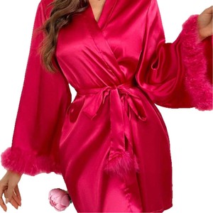 Chemise de nuit courte élégante et sexy pour femme en satin rouge rosé avec manchettes en peluche – Meilleure vente - Product Image 5