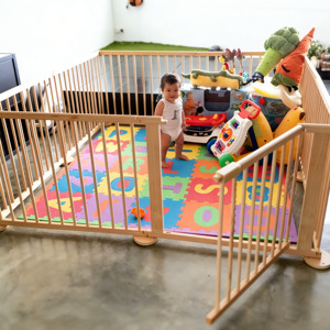 Corralito de Madera para Bebés y Niños Pequeños, Corralito de Madera Maciza con Puerta, Puerta de Madera con Tamaño Ajustable - Product Image 3