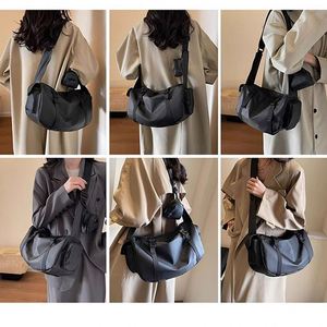 Sac de sport de voyage en PU avec logo personnalisé OEM, grande capacité, conçu en usine, fermeture éclair pour hommes et femmes, poche humide - Product Image 4