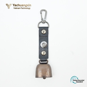 Llavero de Cuero con Campana de Oso y Cierre Metálico para Senderismo, Camping y Uso al Aire Libre, Colores Marrón y Negro, Paquete de 2 - Product Image 4