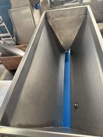 Machine automatique de distribution de noix de 600 mm, machine à saupoudrer de noix concassées pour les produits chocolatés