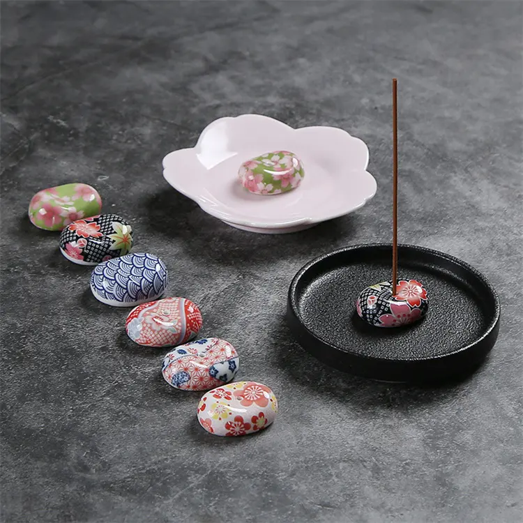 Supporto di incenso ceramico bianco su ordinazione del bastone di incenso per incenso Bambus base minuscola colorata nera di lusso moderna su ordinazione del fiore mini