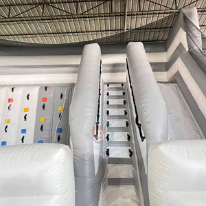 Structure gonflable blanche et grise avec mur d'escalade et toboggan, château gonflable pour fête - Product Image 6