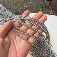 Perles plates grises, petites, 2-2,5 mm, perles d'eau douce non-nucléées, 38 cm, petites plaquettes plates, perles abacus semi-finies pour le bricolage
