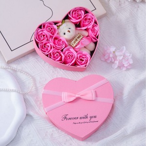 Scatola a Forma di Cuore con Rose di Sapone Artificiali, Fiore Decorativo, Regalo per Donne e Ragazze per San Valentino e Festa della Mamma - Product Image 4