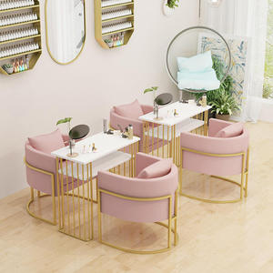 Ensemble table et chaises de manucure rose et or de luxe moderne, mobilier de salon de manucure, bureau à ongles en marbre - Product Image 1