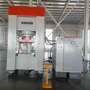 Presse hydraulique Taili CNC Y34 de type cadre, 630 tonnes, avec huit rails de guidage latéraux, haute précision pour le formage de tôles bimétalliques - Product Image 2