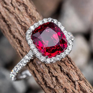 Anello di Lusso con Gemme per Donne, Gioiello Elegante e Scintillante per le Dita - Product Image 3
