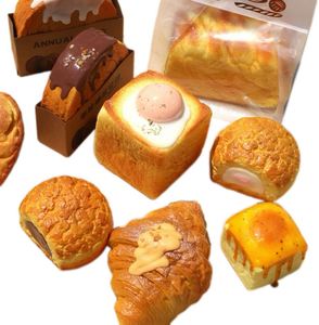 ของเล่นบีบคลายเครียดรูปขนมปังเค้กผลไม้ ทำจากโฟม PU คุณภาพดี ดีไซน์ทันสมัย ขายส่งราคาพิเศษ - Product Image 1