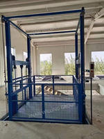 Monte-charge vertical hydraulique sur rail de guidage de 2 tonnes pour le transport de marchandises en usine de transformation