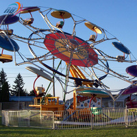 Manège Paratrooper à deux places avec cabines parapluie et lumières LED, équipement de parc d'attractions