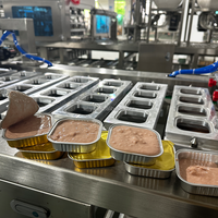 Machine d'emballage automatique haute productivité pour le remplissage et le scellage de boissons, liquides, pâtes de viande et aliments pour animaux de compagnie en barquettes en aluminium