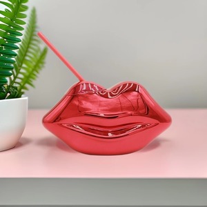 20オンス 光沢カラー プラスチック製唇型ドリンクカップ 在庫あり プラスチックパーティカップ ドリンク用 プラスチックリップタンブラー - Product Image 2