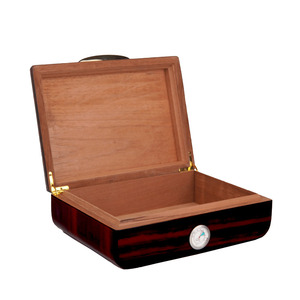 Humidor de Cigarros de Madera Maciza Premium Personalizado con Higrómetro y Revestimiento de Madera - Acabado de Alto Brillo, Asa y Bisagras Metálicas para 25-50 Cigarros - Product Image 5