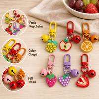 Groothandel op maat gemaakte logo fruit druif aardbei ananas appel zachte PVC charme metalen sluiting voor kinder cadeau sleutelhanger lichtgewicht