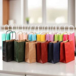 Petits sacs en papier kraft à fond carré pour les entreprises, pour l'épicerie et la restauration, design de Noël à Lahore, Pakistan - Product Image 4