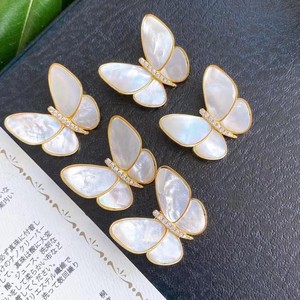 Nouvelle broche de mode pour femmes de style européen et américain, minimaliste, élégante, en nacre, fleurs de poitrine, accessoire - Product Image 1