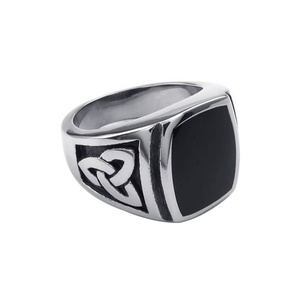 Vente en gros d'anneaux pour homme en pierres précieuses noires, acier inoxydable 316L, anneau de doigt avec nœud celtique irlandais - Product Image 4