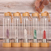 Bouteille d'eau infusée de pierres précieuses en cristal naturel classique 500 ml Tasse mince en cristal de diamant Bouteille d'eau avec couvercle et poignée en bambou