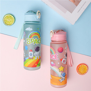 Botella de Agua Deportiva Portátil de Plástico con Pajita y Cierre de Seguridad para Estudiantes y Uso en Exteriores - Product Image 2