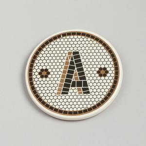 Posavasos de cerámica Personalización Primera letra Personalización Regalo estampado clásico Suministros de oficina personalizados de una pieza personalizados - Product Image 1