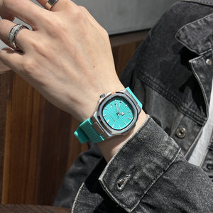 Nouvelle Montre à Quartz de Luxe pour Hommes, Bracelet en Silicone, Étanche, d'Affaires, Style Tendance avec Date Lumineuse - Product Image 3