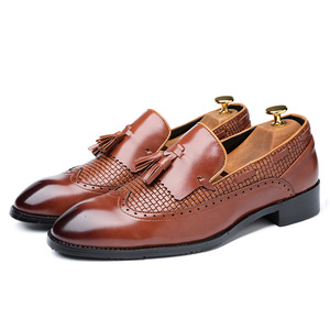 Chaussures plates en cuir PU noires pour soirée de bal, mocassins en PU à bout pointu en métal, chaussures de bureau pour hommes - Product Image 1