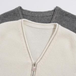 Cardigan da Donna a Righe con Scollo a V Profondo <span class=keywords><strong>in</strong></span> 100% Cashmere, Chiusura a Cerniera Stile Gioiello, Abbigliamento Invernale per Donne - Product Image 4